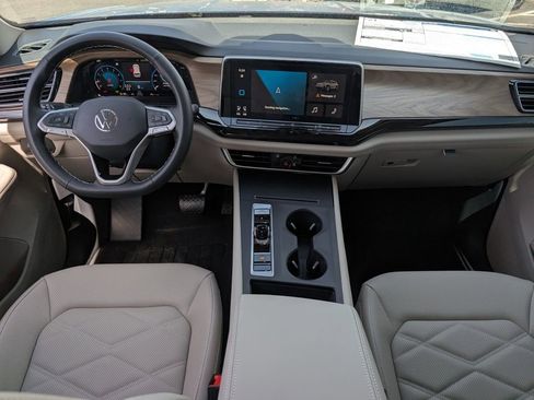 Used 2025 Volkswagen Atlas SE image 22