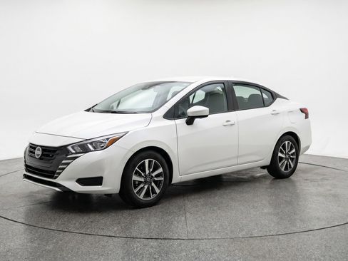 Used 2025 Nissan Versa SV FWD image 3