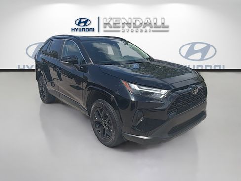 Used 2022 Toyota RAV4 XLE w/ Convenience Package FWD image 1