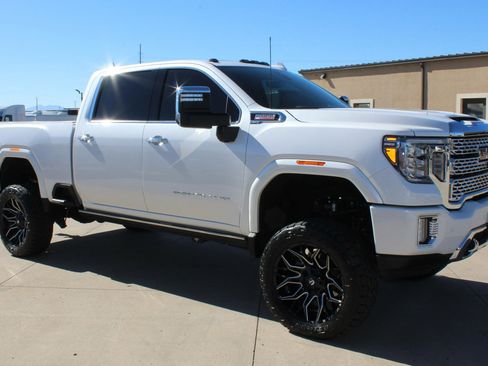 Used 2022 GMC Sierra 3500 Denali w/ Denali Ultimate Package image 19