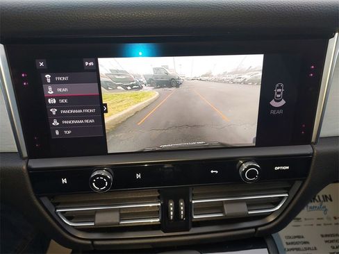 Used 2022 Porsche Macan image 23