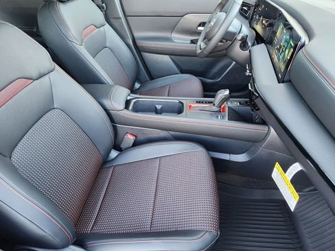 New 2026 Nissan Kicks SR image 10