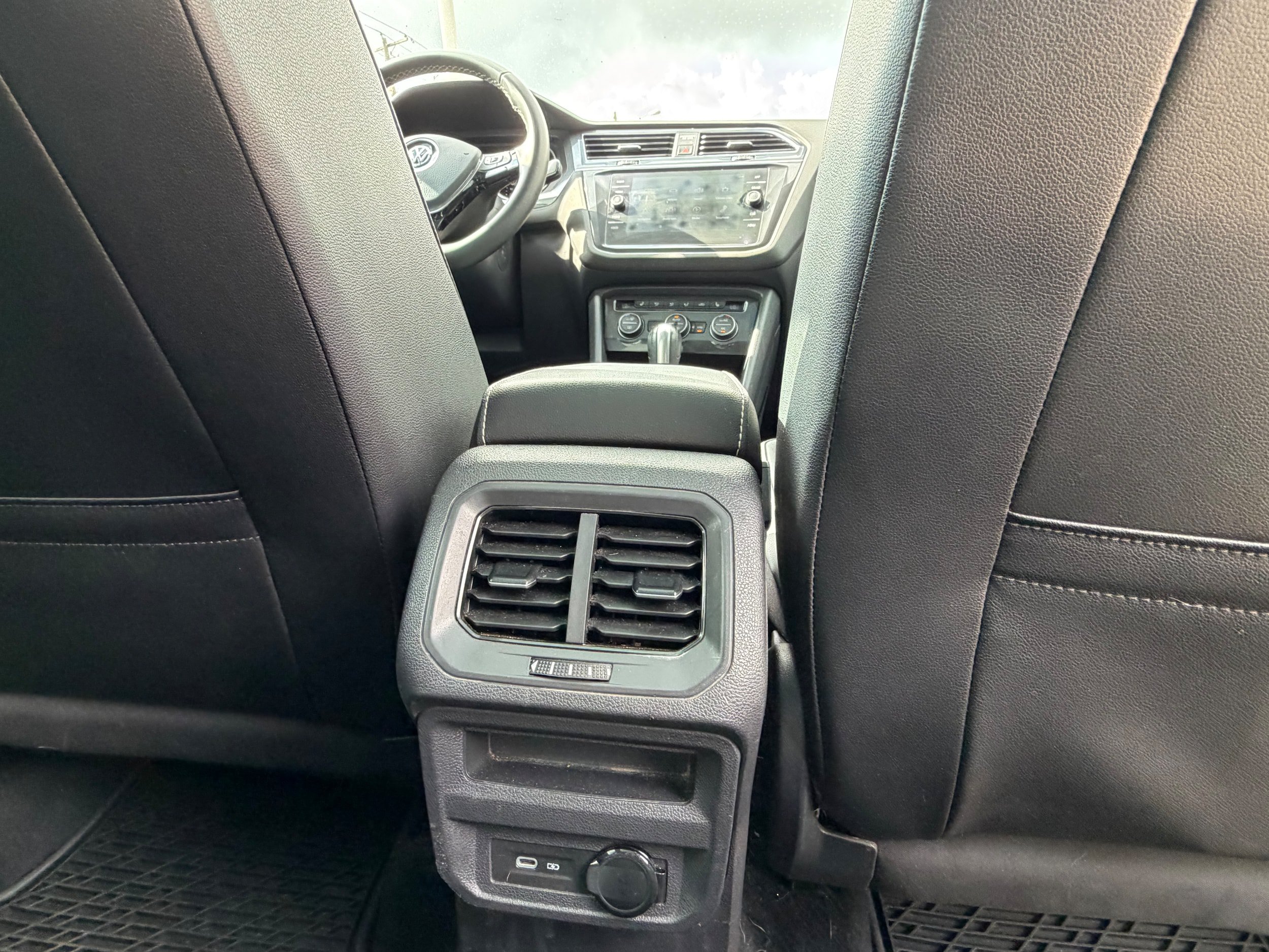 Used 2021 Volkswagen Tiguan SE FWD image 13