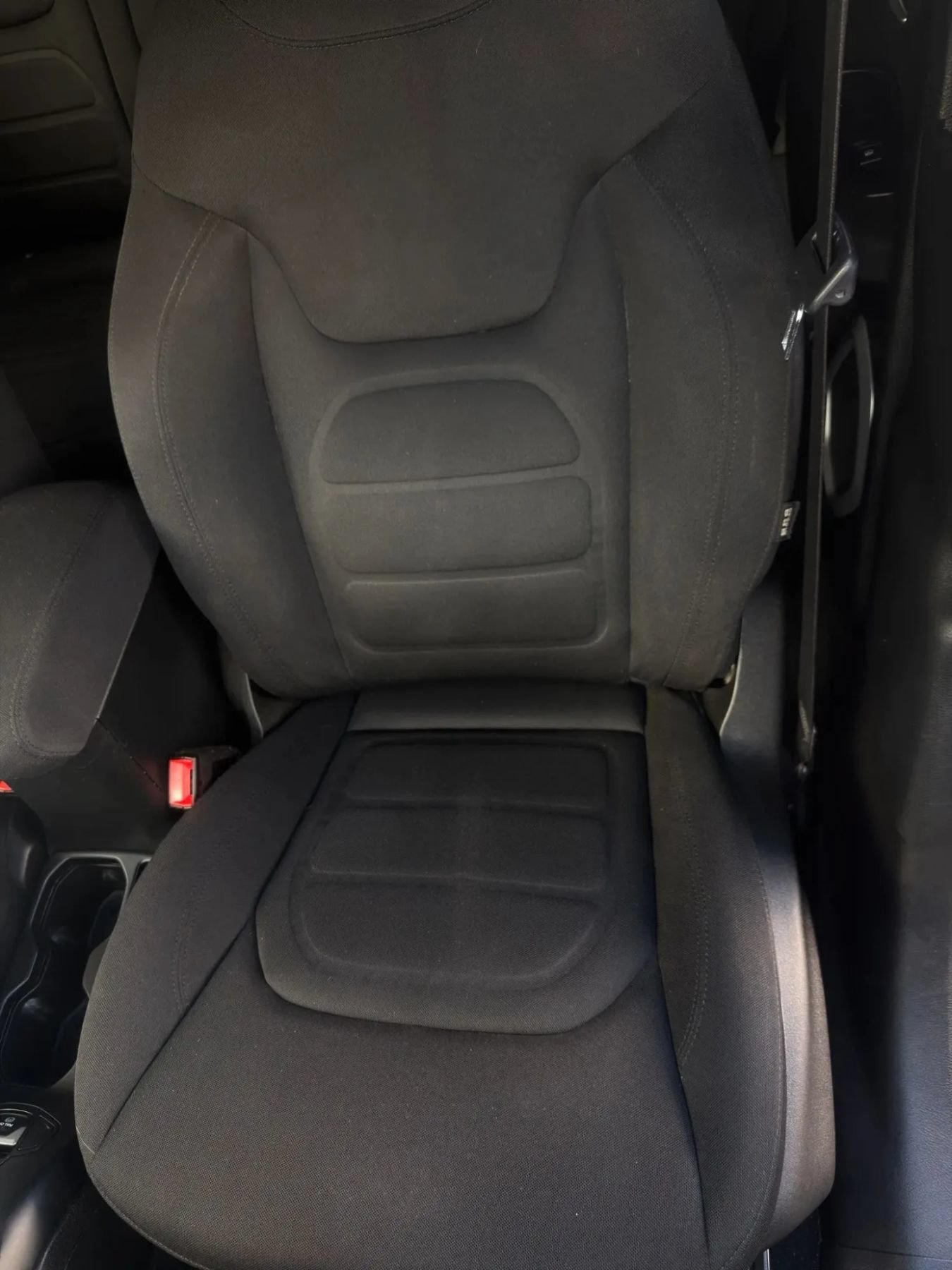Used 2019 Jeep Renegade Latitude w/ Safety & Security Group II FWD image 15