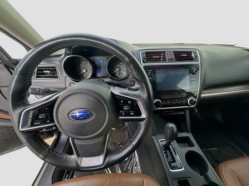 Used 2018 Subaru Outback 3.6R Touring AWD/4WD image 13