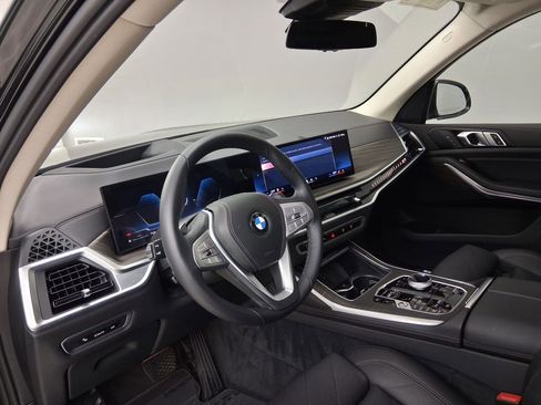Certified 2024 BMW X7 xDrive40i w/ Parking Assistance Package AWD/4WD image 2