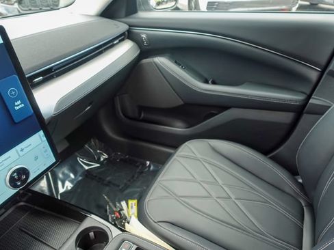 Used 2021 Ford Mustang Mach-E Select RWD image 19
