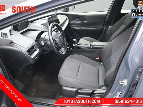 Used 2025 Toyota Prius LE FWD image 9