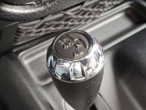 Used 2015 Jeep Wrangler Unlimited Rubicon w/ Connectivity Group image 24