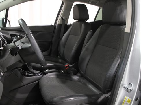 Certified 2022 Buick Encore Preferred w/ Safety Package image 5