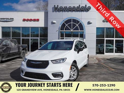 New 2026 Chrysler Pacifica Select image 1