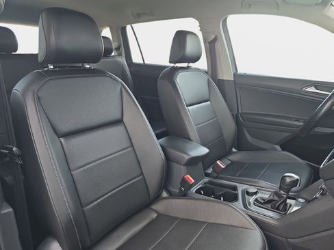 Used 2018 Volkswagen Tiguan SE image 12