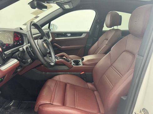 Used 2025 Porsche Cayenne S AWD/4WD image 17