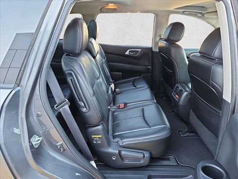 Used 2017 Nissan Pathfinder Platinum FWD image 23