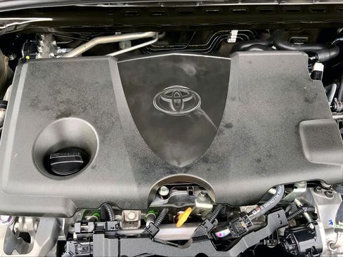 Used 2024 Toyota Camry SE image 32