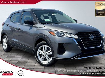 New 2025 Nissan Kicks Play S