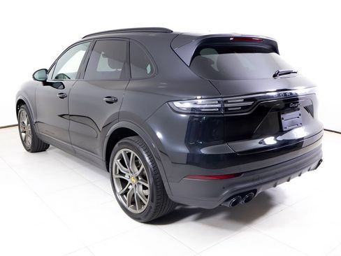 Used 2023 Porsche Cayenne AWD/4WD image 3