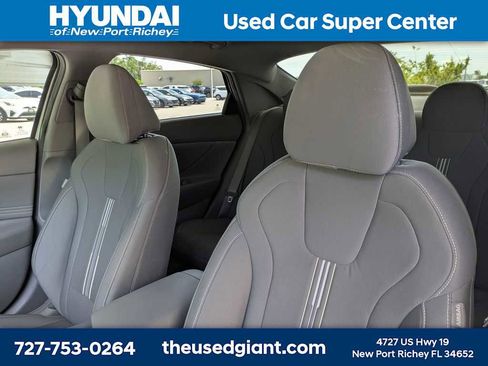 Used 2023 Hyundai Elantra SEL w/ Convenience Package image 7