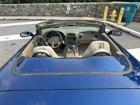 Used 2004 Chevrolet Corvette Convertible w/ Preferred Equipment Group RWD image 6