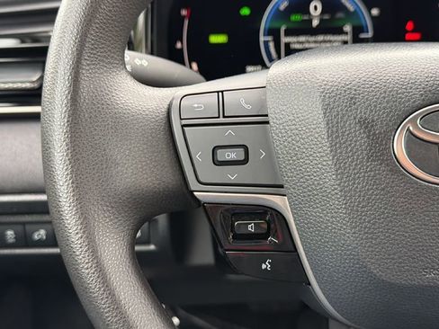 Used 2025 Toyota Camry LE image 25