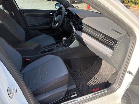 Used 2025 Volkswagen Jetta GLI Autobahn image 11