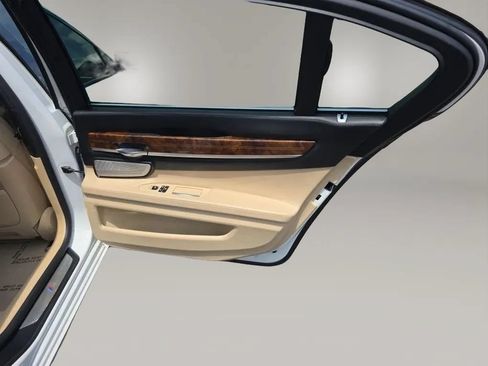 Used 2015 BMW 750Li RWD image 50