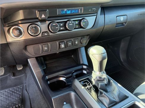 Used 2021 Toyota Tacoma TRD Sport AWD/4WD image 26