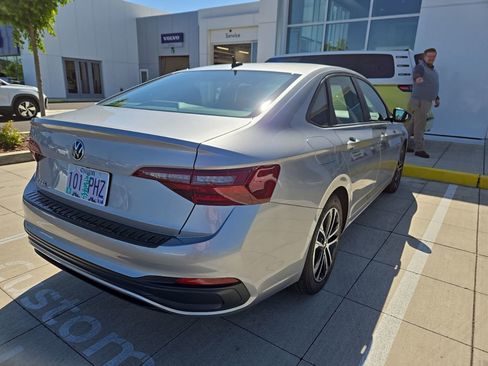 Used 2023 Volkswagen Jetta Sport FWD image 2