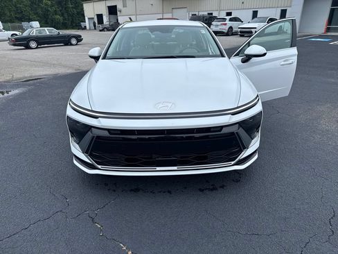 Used 2025 Hyundai Sonata SEL FWD image 16