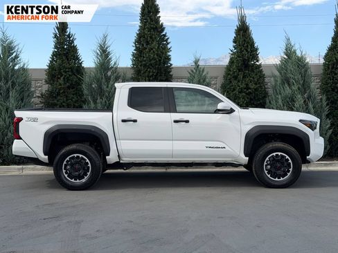 Used 2026 Toyota Tacoma TRD Off-Road AWD/4WD image 9