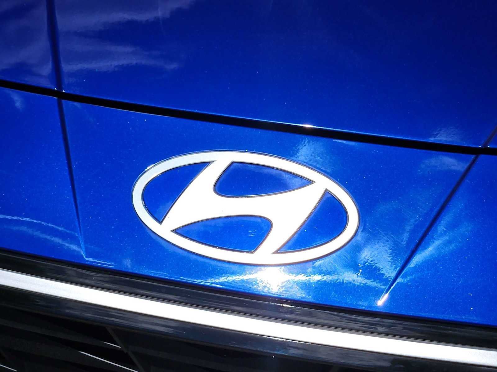 Used 2025 Hyundai Elantra SE FWD image 11