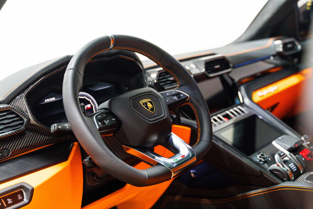 Used 2021 Lamborghini Urus AWD/4WD image 3