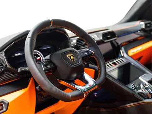 Used 2021 Lamborghini Urus AWD/4WD image 3