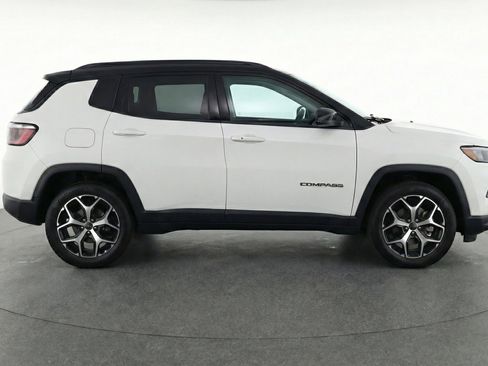 Used 2025 Jeep Compass Limited AWD/4WD image 11