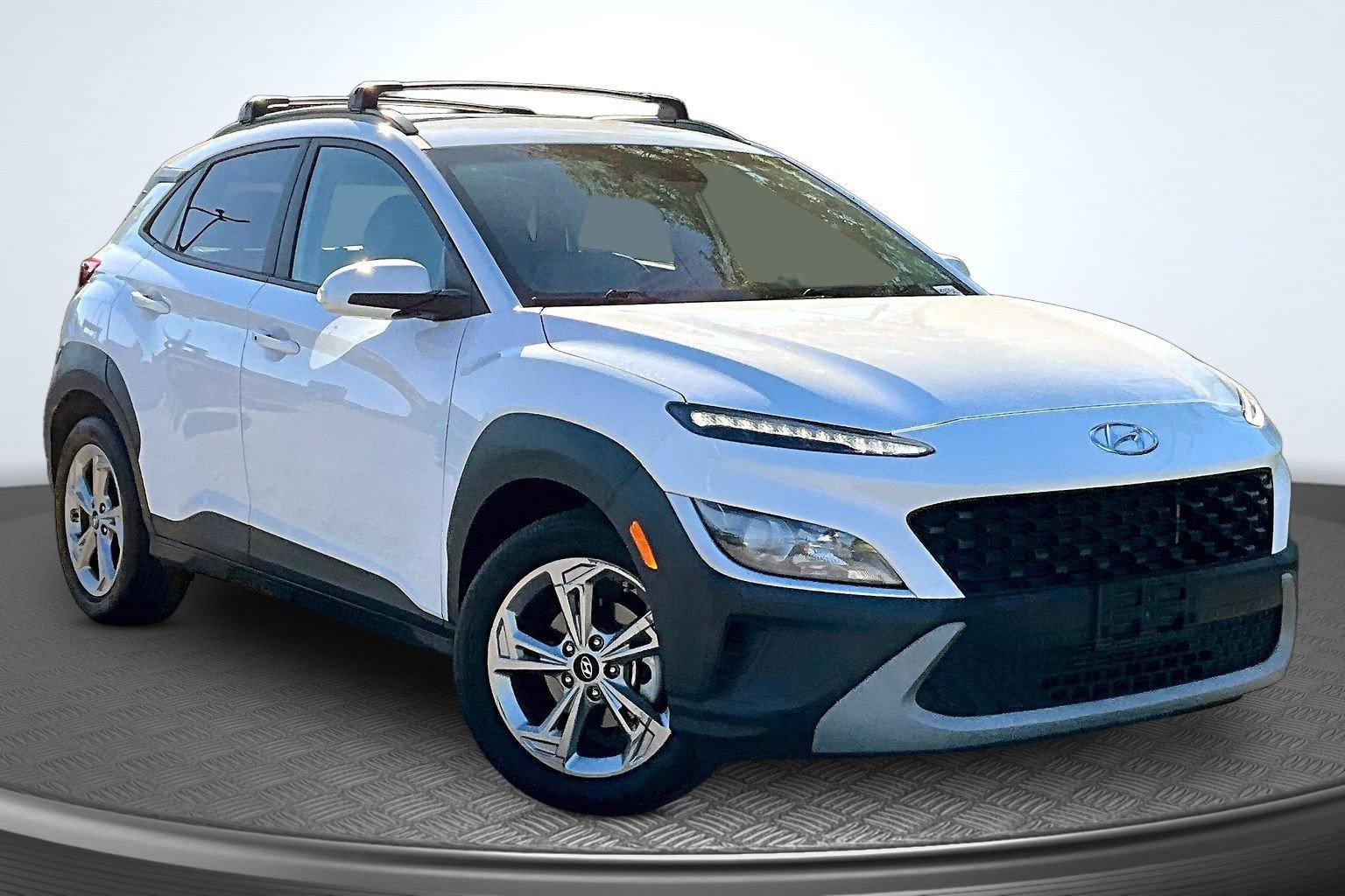 Used 2023 Hyundai Kona SEL FWD image 2