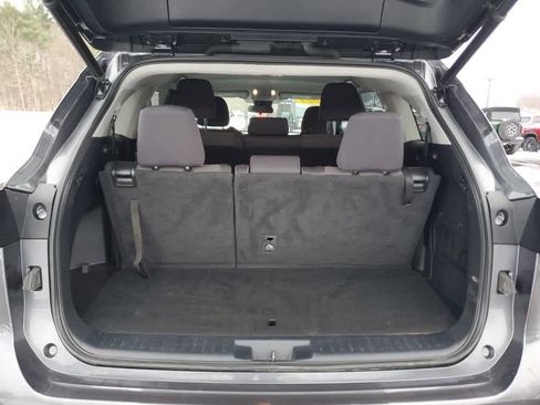 Used 2023 Toyota Highlander LE image 10