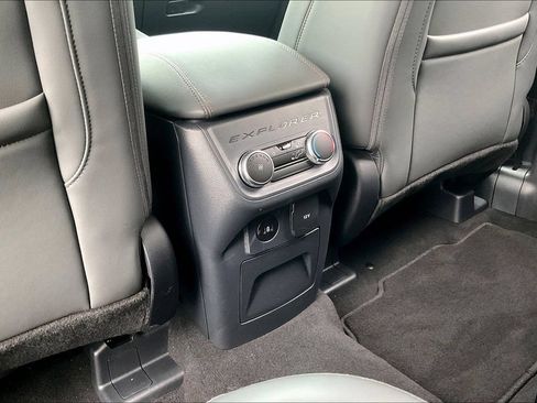 Used 2026 Ford Explorer Active w/ Active Comfort Package RWD image 12