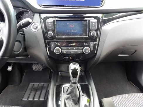 Used 2022 Nissan Rogue Sport SV FWD image 17
