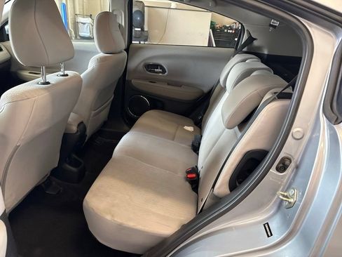Used 2017 Honda HR-V EX image 6