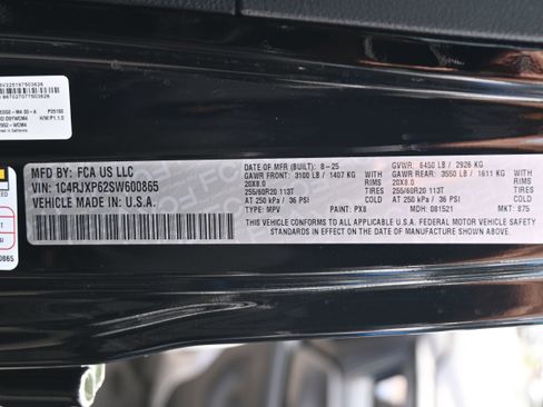 Used 2025 Jeep Wrangler Unlimited Sahara AWD/4WD image 35