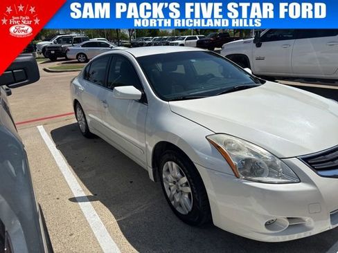 Used 2010 Nissan Altima 2.5 S image 2