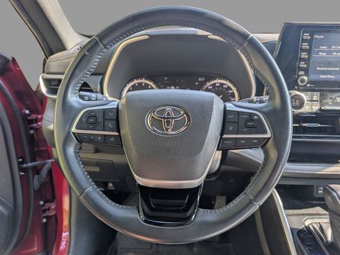 Used 2022 Toyota Highlander XSE FWD image 30