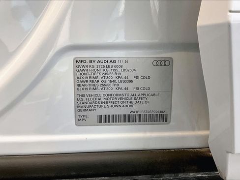 Used 2025 Audi Q4 e-tron Premium Plus w/ Premium Plus RWD image 33