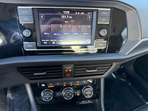 Used 2024 Volkswagen Jetta SE image 23