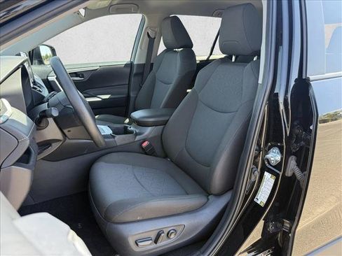 Used 2025 Toyota RAV4 XLE FWD image 11