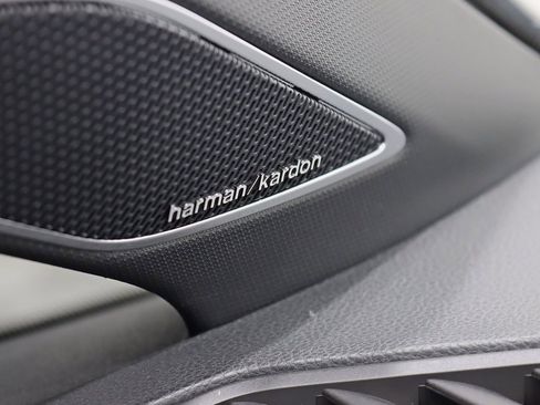 Used 2022 Volkswagen Golf R image 22