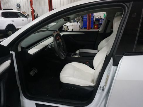 Used 2024 Tesla Model Y Performance AWD/4WD image 2