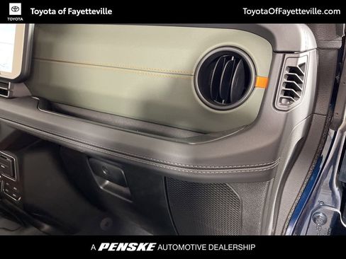 Used 2025 Jeep Gladiator Mojave image 21