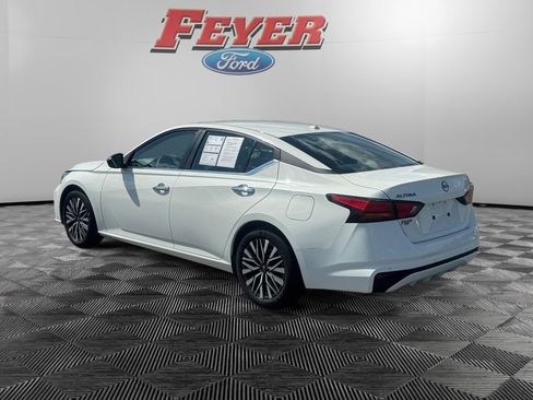 Used 2025 Nissan Altima 2.5 SV FWD image 3