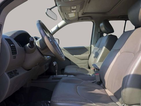 Used 2019 Nissan Frontier SL image 16